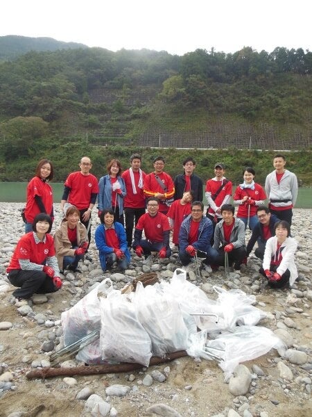UL Japan team proudly shows the trash collected from their 125 streams initiative