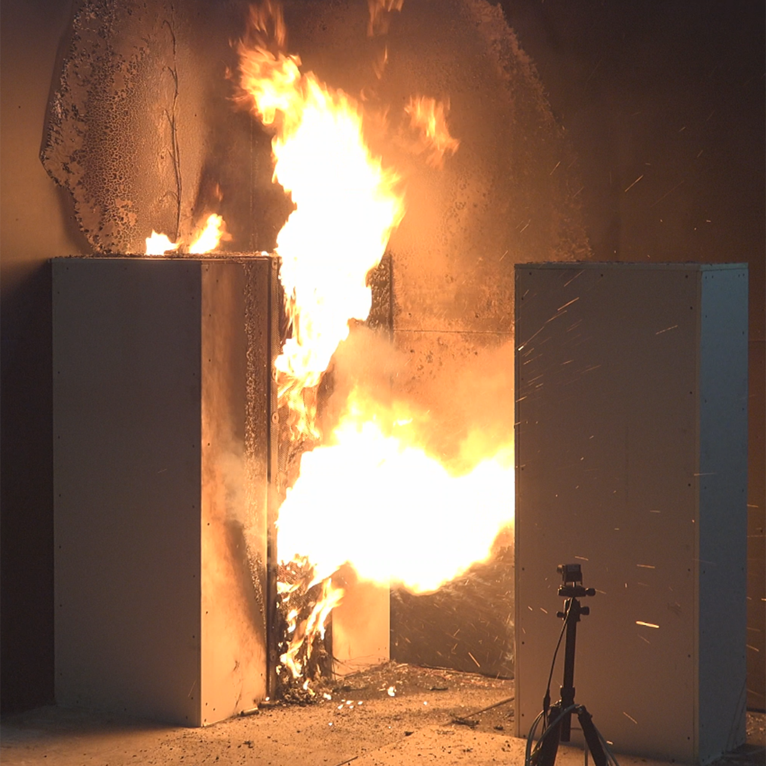 Full-scale fire test for evaluating battery thermal runaway and fire propagation