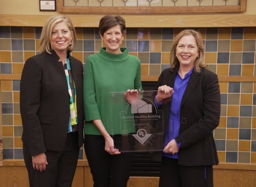Jennifer Scanlon of UL Solutions presents plaque at RMHC in Chicago.