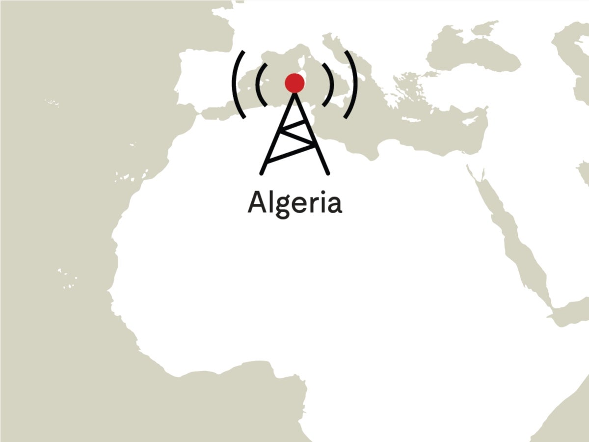Image showing an antenna emitting electromagnetic waves over a map of Algeria.