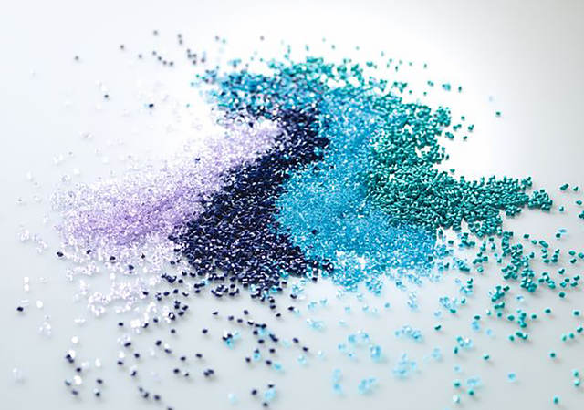 Multi-colored plastic pellets