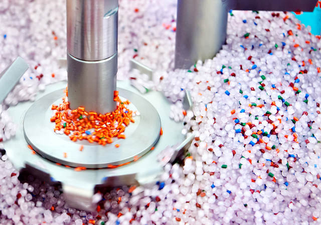 Industrial centrifuge for plastic granules