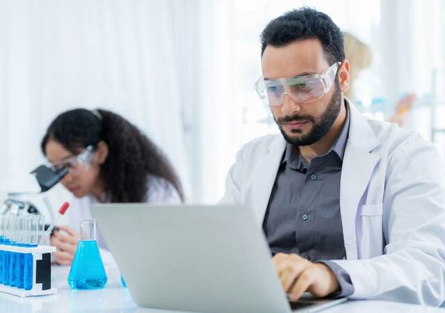 Scientists are working in a modern laboratory