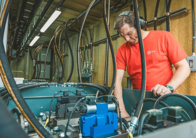 A UL Solutions employee working in the hydrogen laboratory