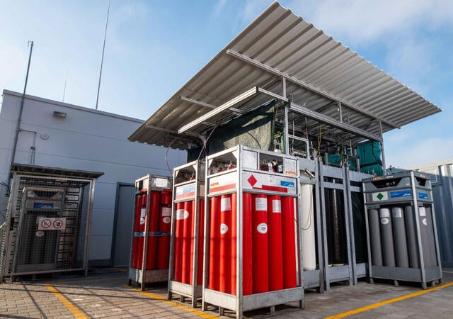 Hydrogen cylinder testing facility