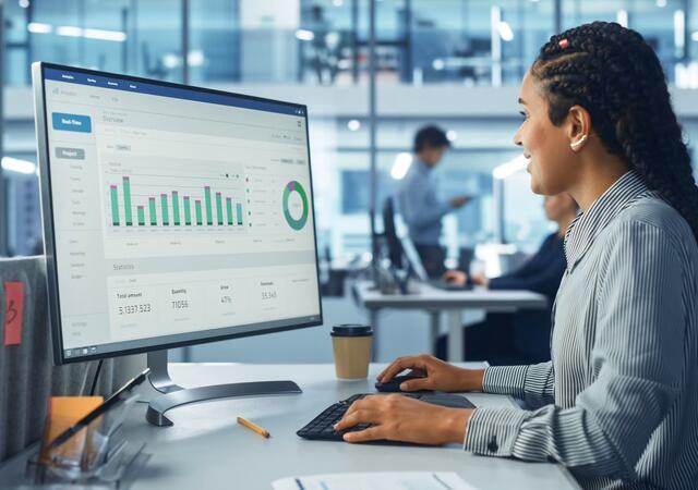 women looking at desktop