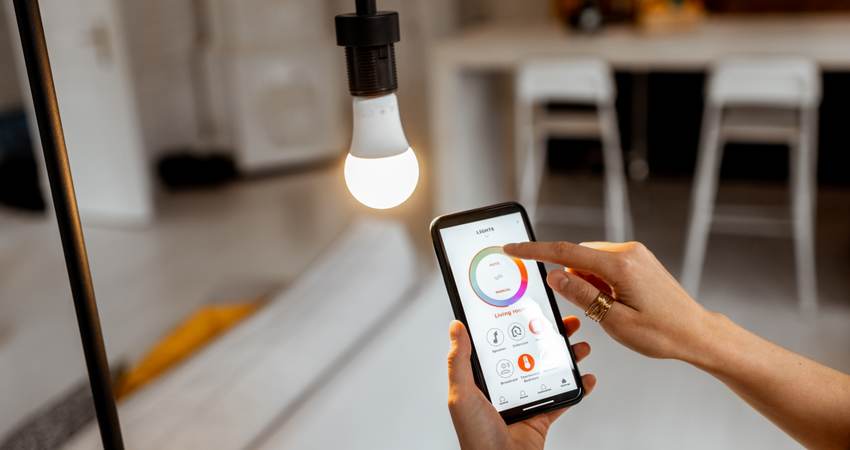 Controlling light bulb with mobile device.