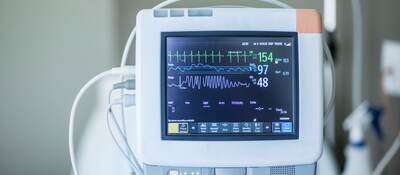 Medical vital signs monitor