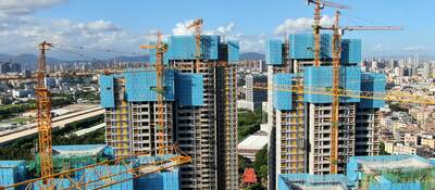 Cranes working on the construction of two skyscrapers