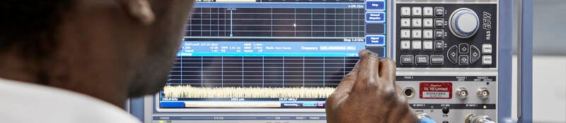 A picture of a spectrum analyzer testing device. 