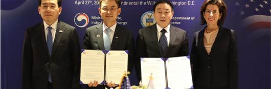 Pictured left to right: Korea’s Trade, Industry and Energy Minister Lee Chang-yang, Ahn Sung-il, President, Korea Testing Certification Institute, Weifang Zhou, executive vice president and president, Testing, Inspection and Certification, UL Solutions and U.S. Secretary of Commerce Gina Raimondo.