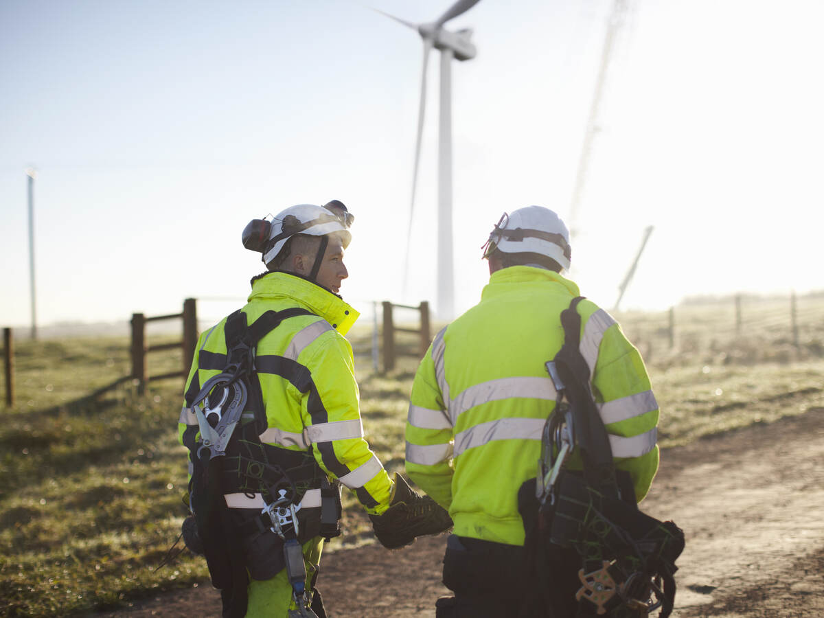 Engineers build a Wind Turbine