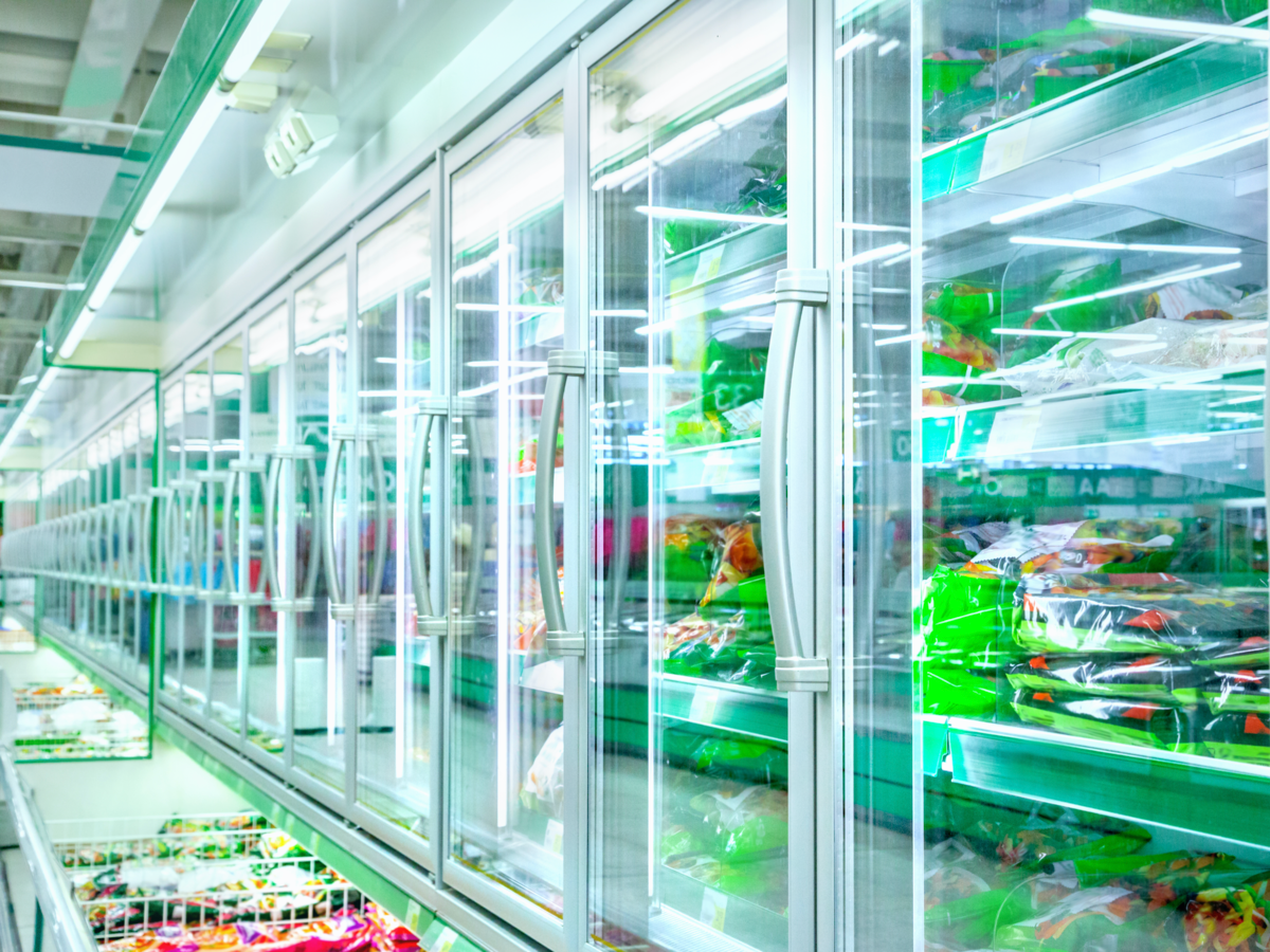 Commercial_refrigeration_with_food