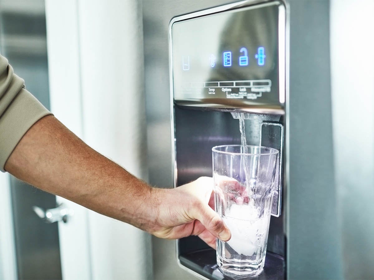 Filling a class with water from a refrigerator 