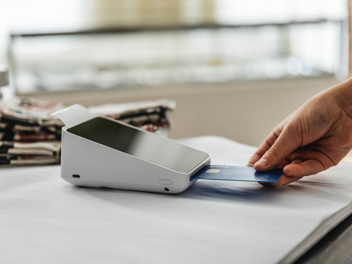 man inserting a credit card into the payment terminal