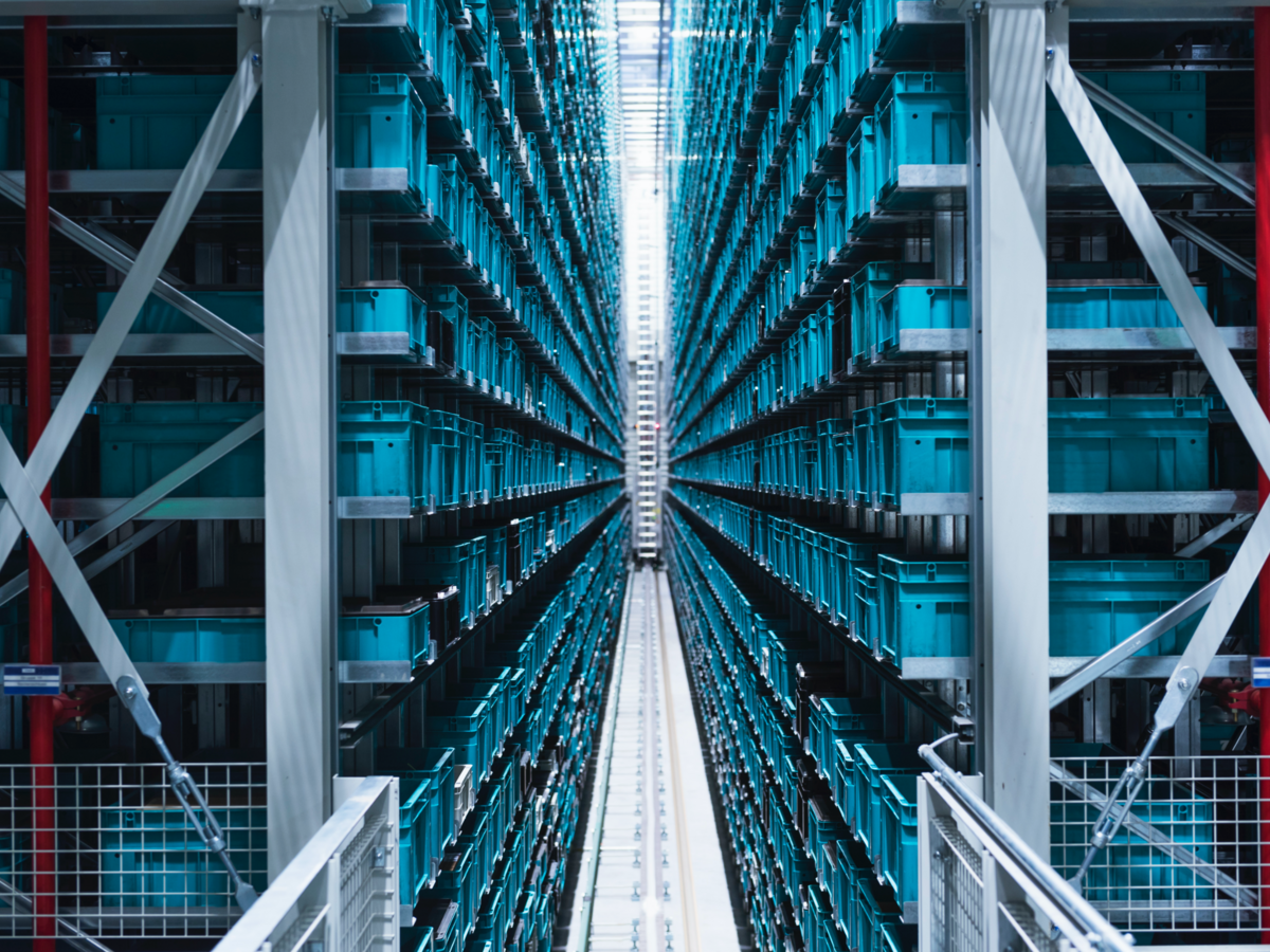 Automated warehouse robotic storage/retrieval system