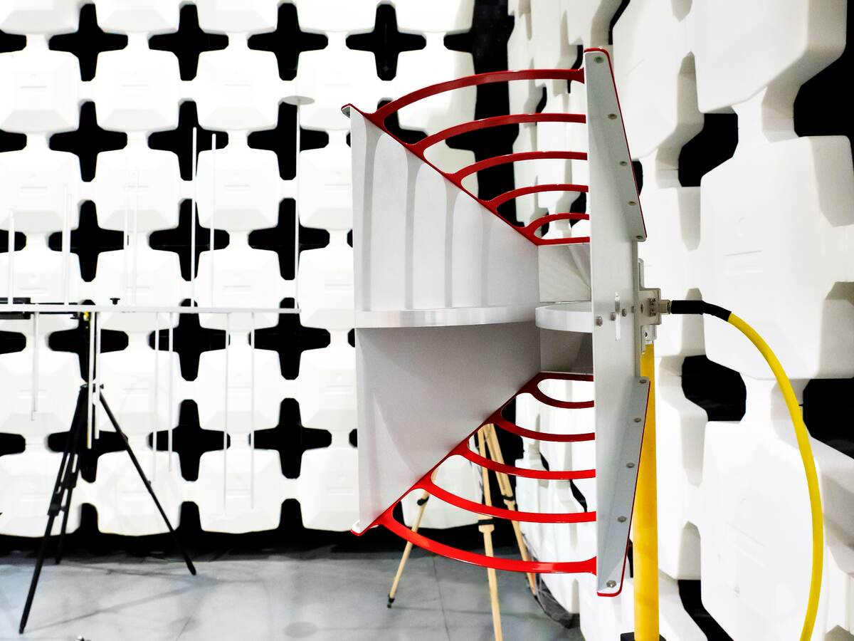 Antenna in an anechoic chamber