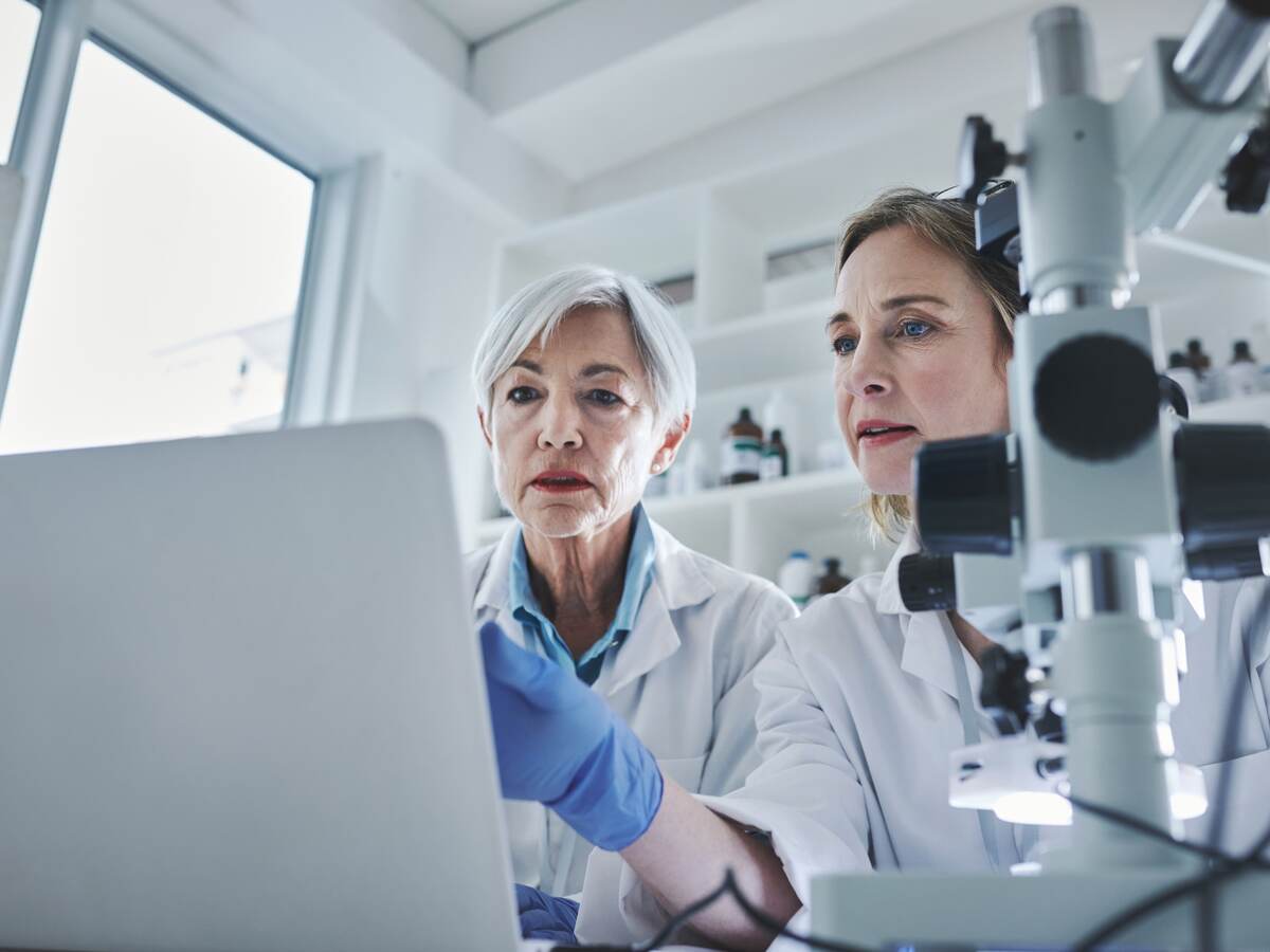 Scientists in chemistry laboratory