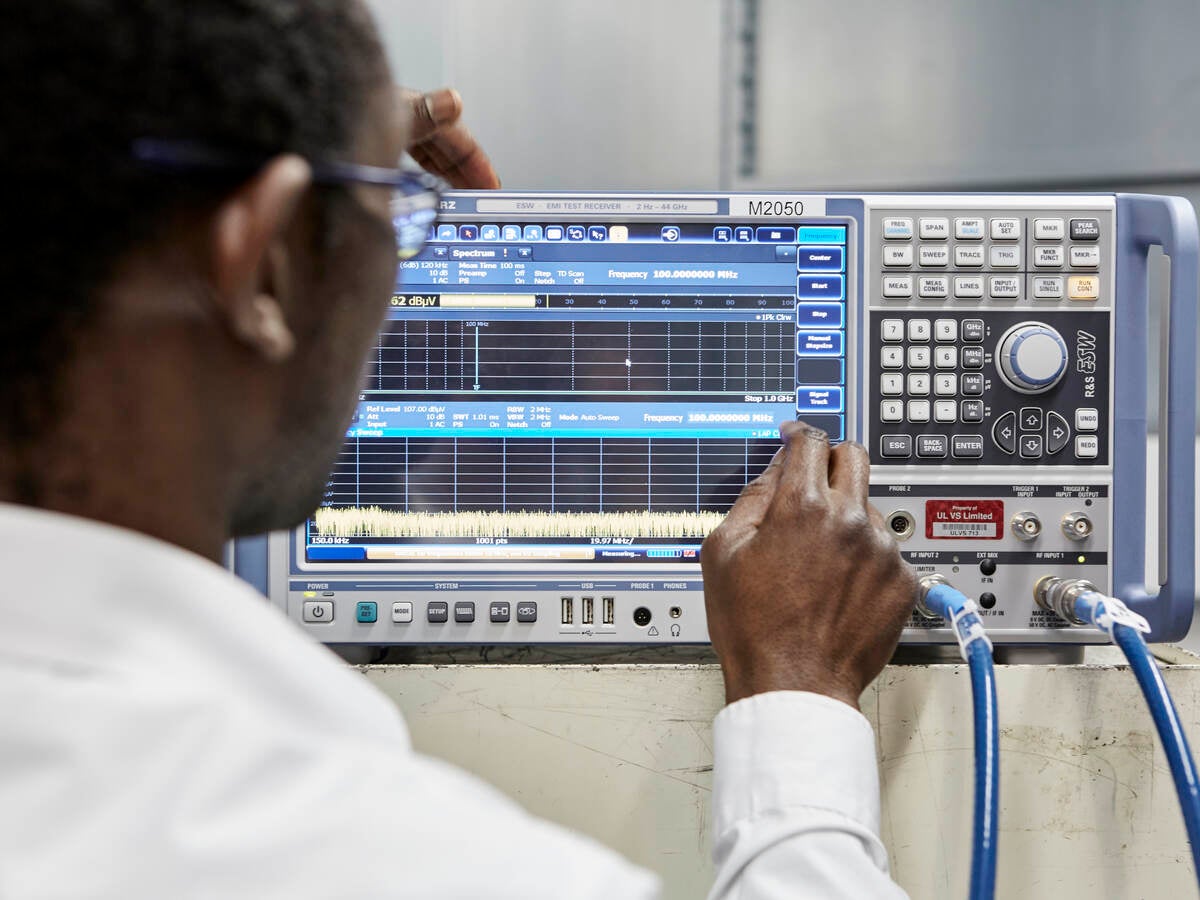 A picture of a spectrum analyzer testing device. 