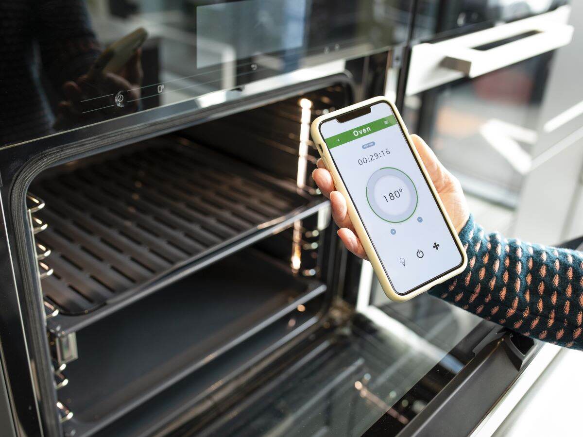 Controlling oven with phone