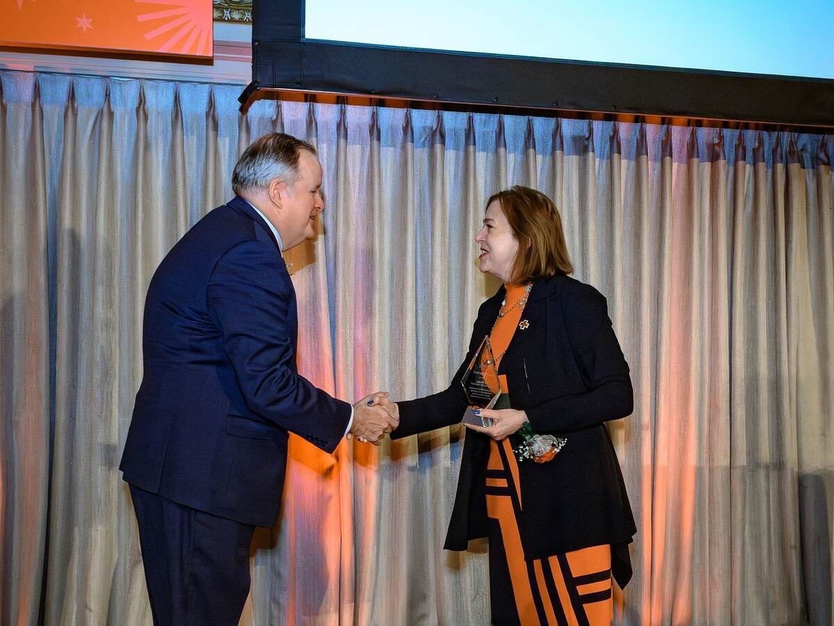 Jennifer Scanlon, president and CEO of UL Solutions, presents the 2025 Heritage Award to Jon Farney, president and CEO of State Farm, at the 23rd Annual Heroes Breakfast presented by the American Red Cross of Greater Chicago on April 30.