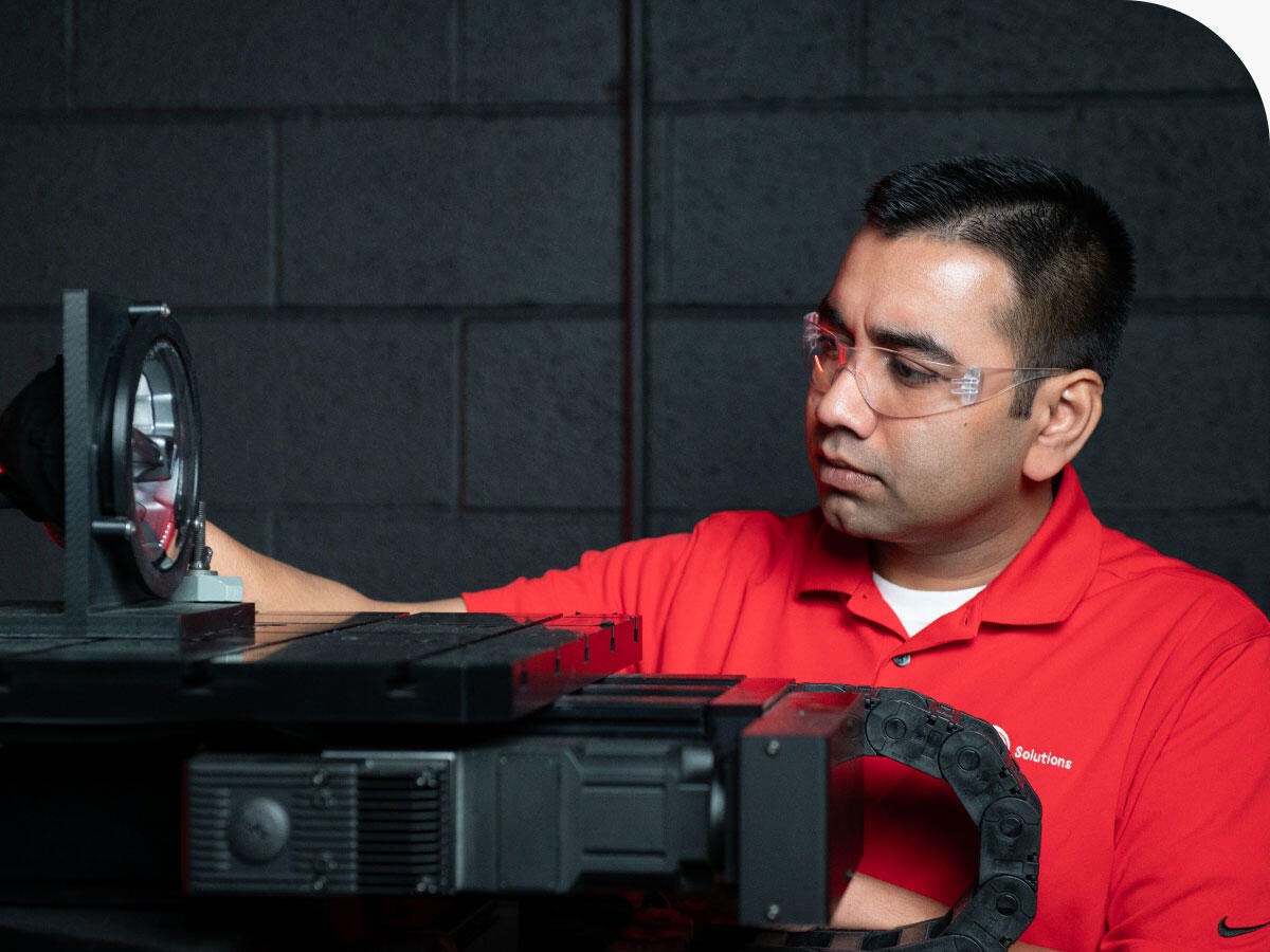 UL Solutions lighting expert working in our Allentown Lighting LAB.