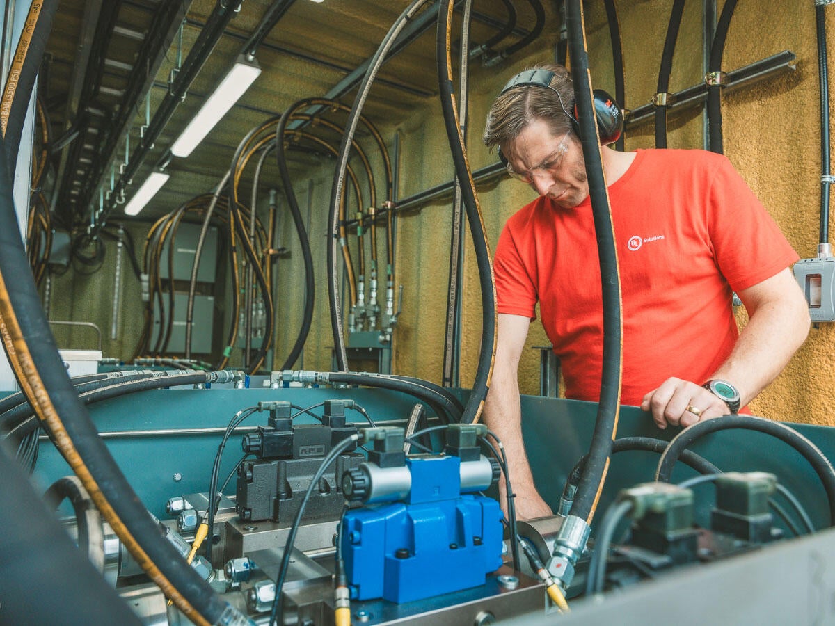 A UL Solutions employee working in the hydrogen laboratory