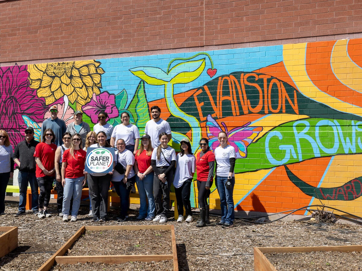 Employees at volunteer event.