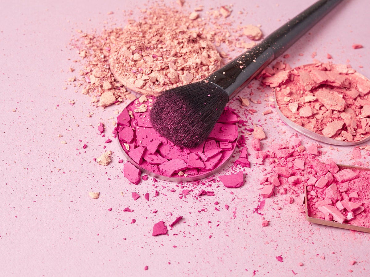 Make up brush with brush stroke of colored make up powder