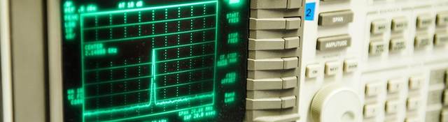 A picture of a spectrum analyzer testing device. 