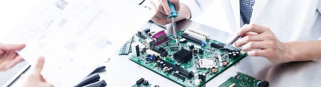 Researcher who checks materials during work