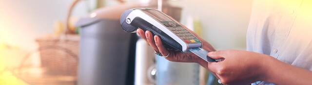 Inserting credit card into POS machine
