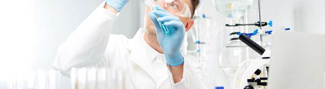 Man working in laboratory.