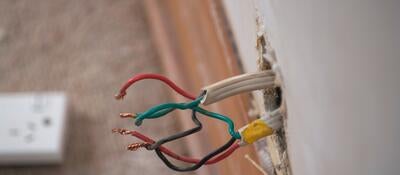 Electrical wiring from wall