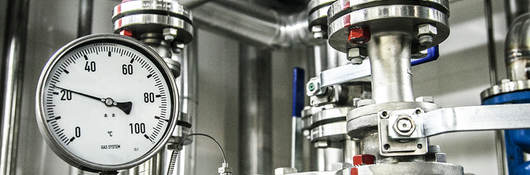 pressure gauge, pressure tank, pipes