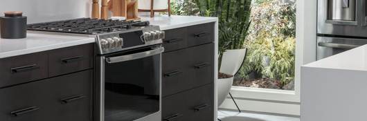 Smart kitchen with several touch-screen appliances
