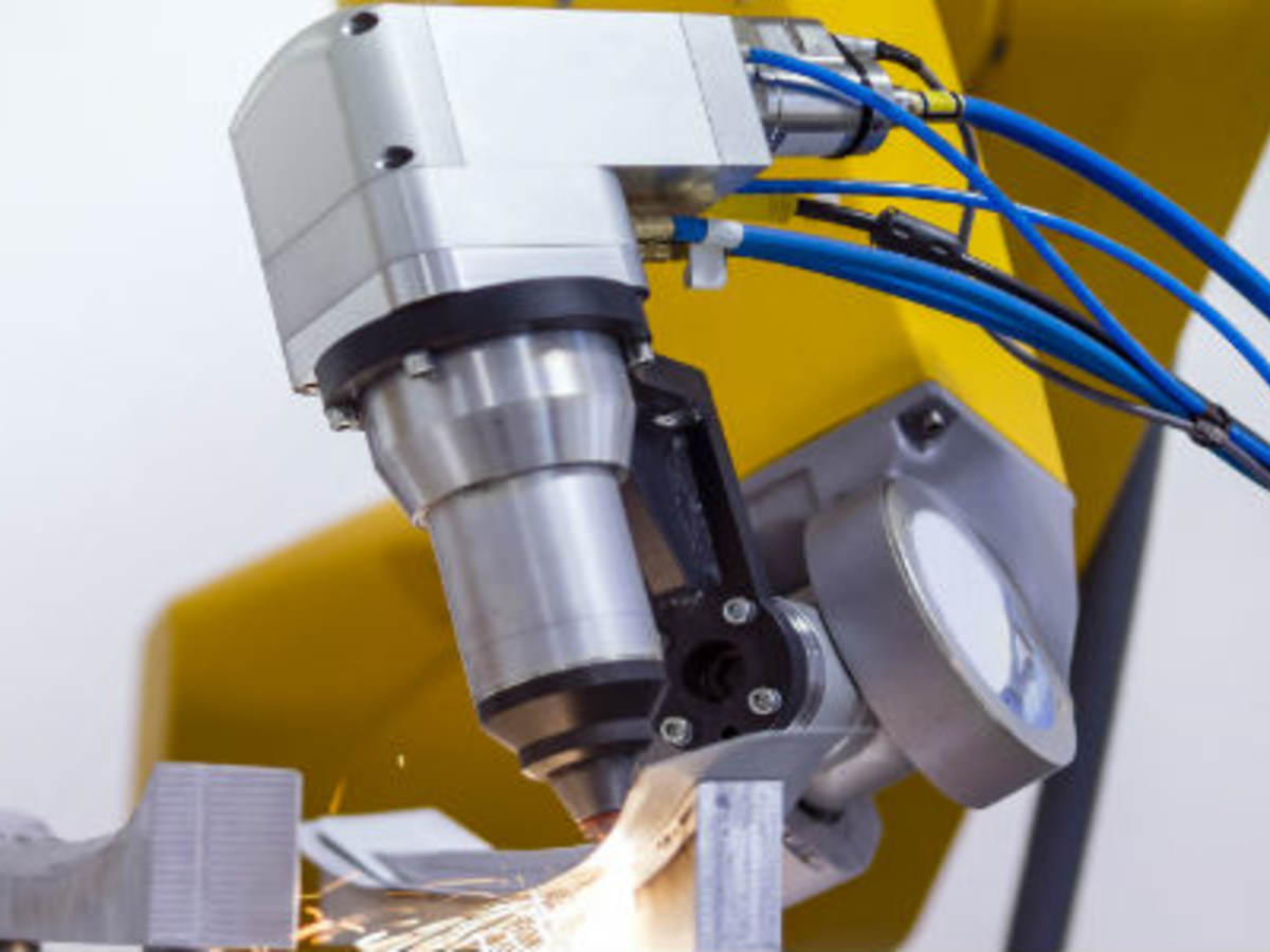laser-cutting-of-metal-on-robotic-arm-641713412_620x300