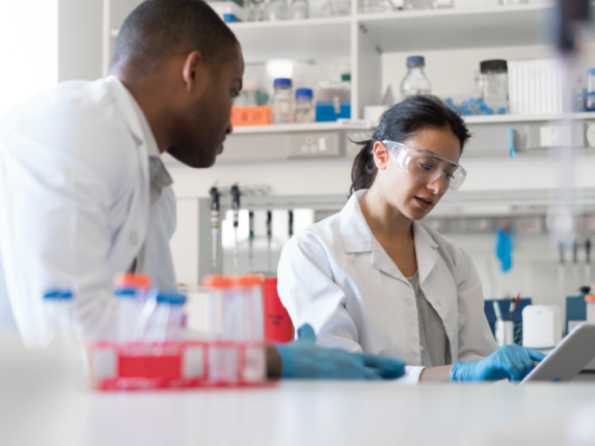 2 persons in a lab 
