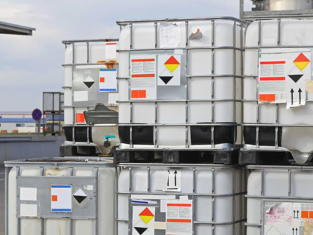 Shipping containers of chemical products