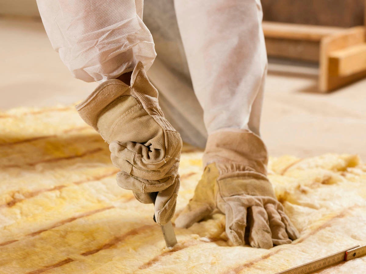 Cutting through insulation materials with a knife