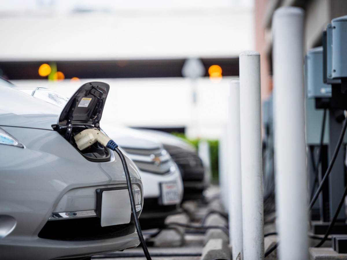 Electric vehicle recharging at charging station