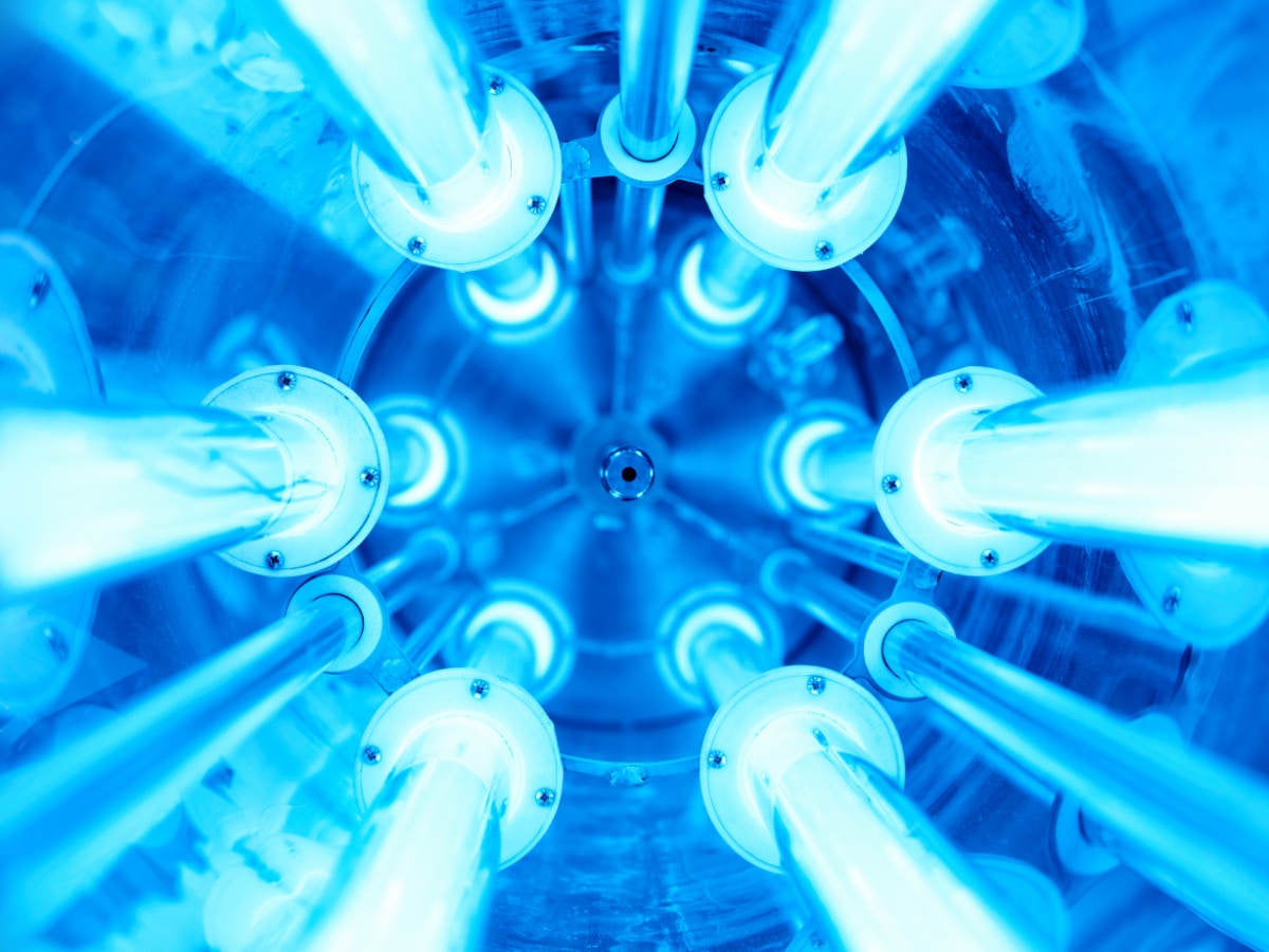 Tube filled with UV germicidal lights. 