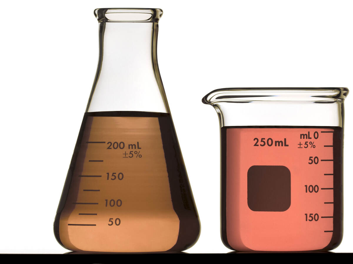 Flask and beaker with colored liquid