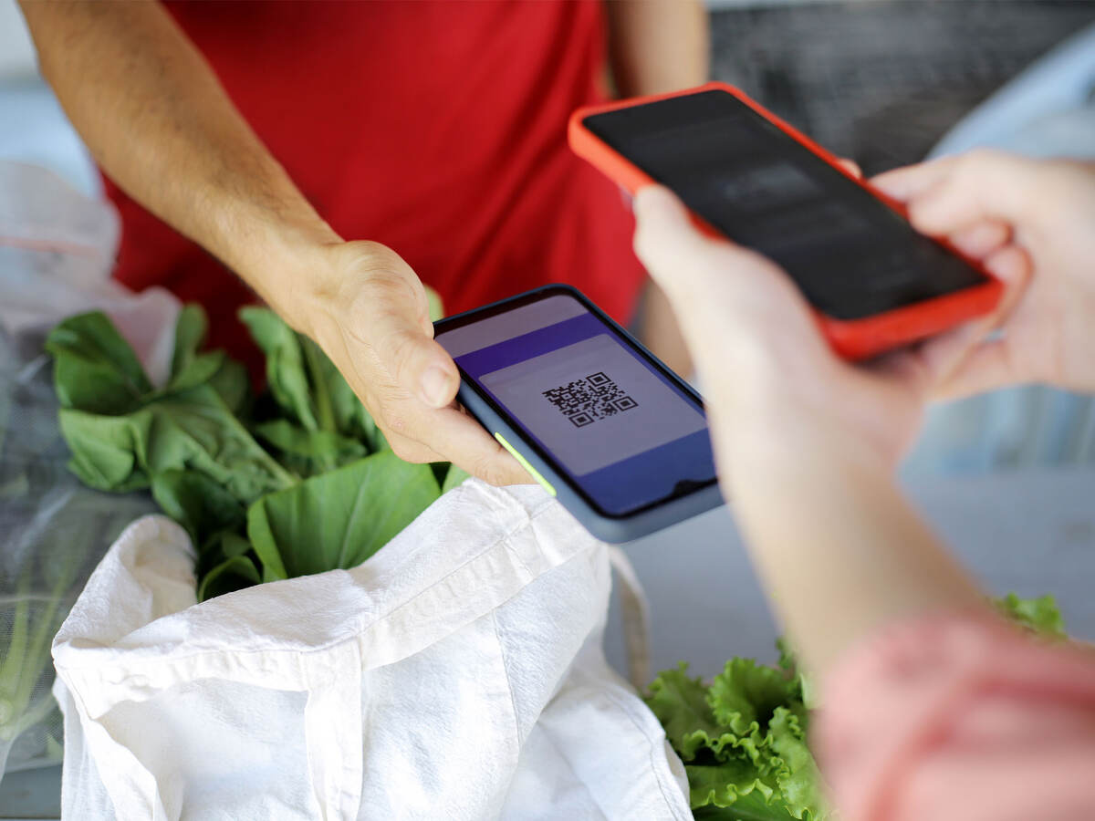 Two people using phone to phone payment
