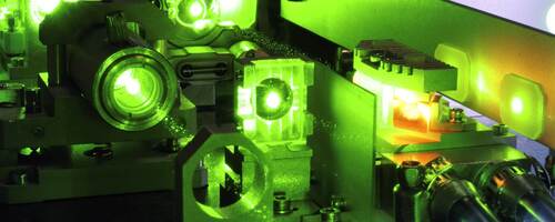 Powerful laser device
